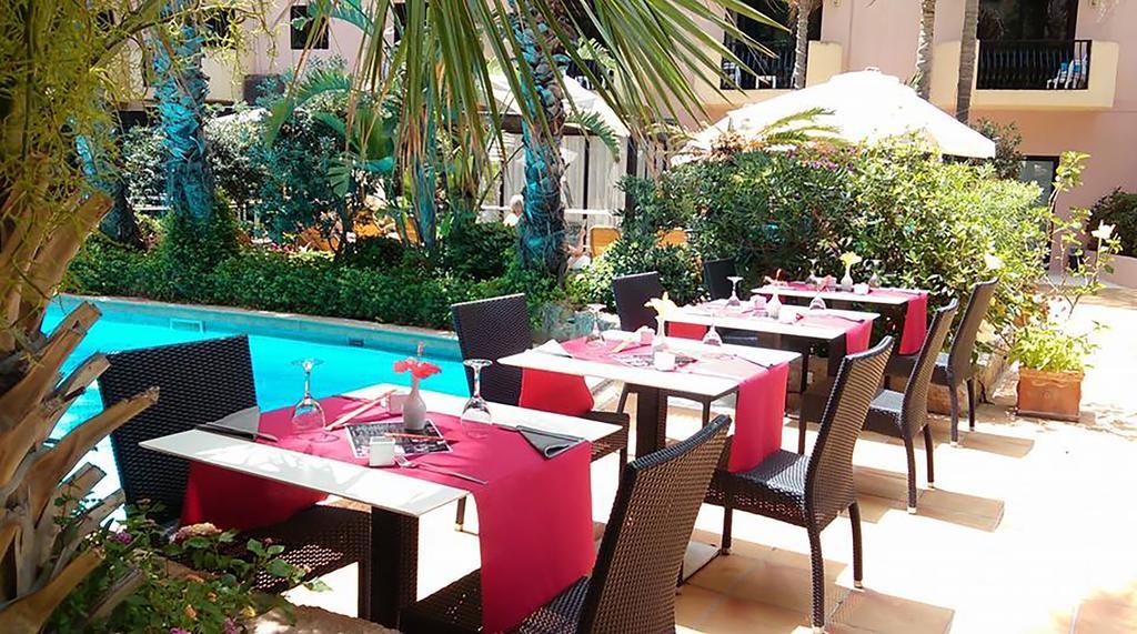 Fortina Spa Resort Sliema Exterior foto The pool at the hotel