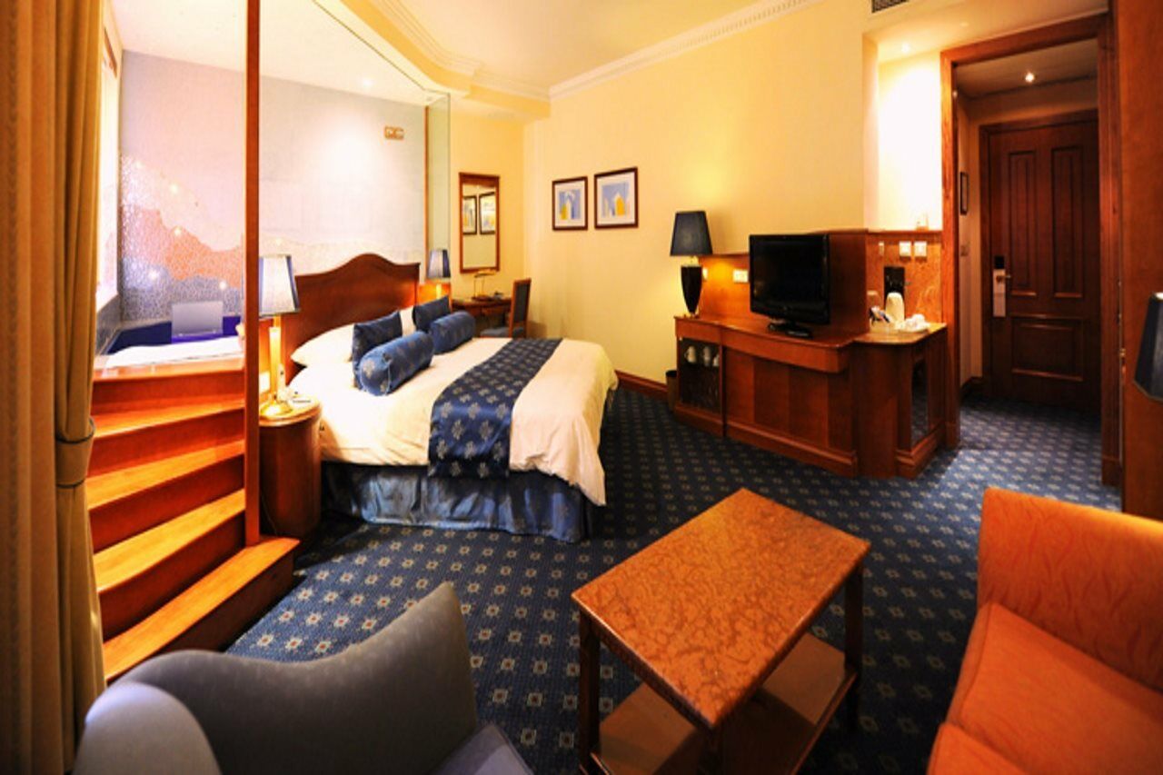 Fortina Spa Resort Sliema Exterior foto A suite at the hotel